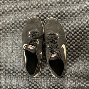 Women’s black Nike runners well loved